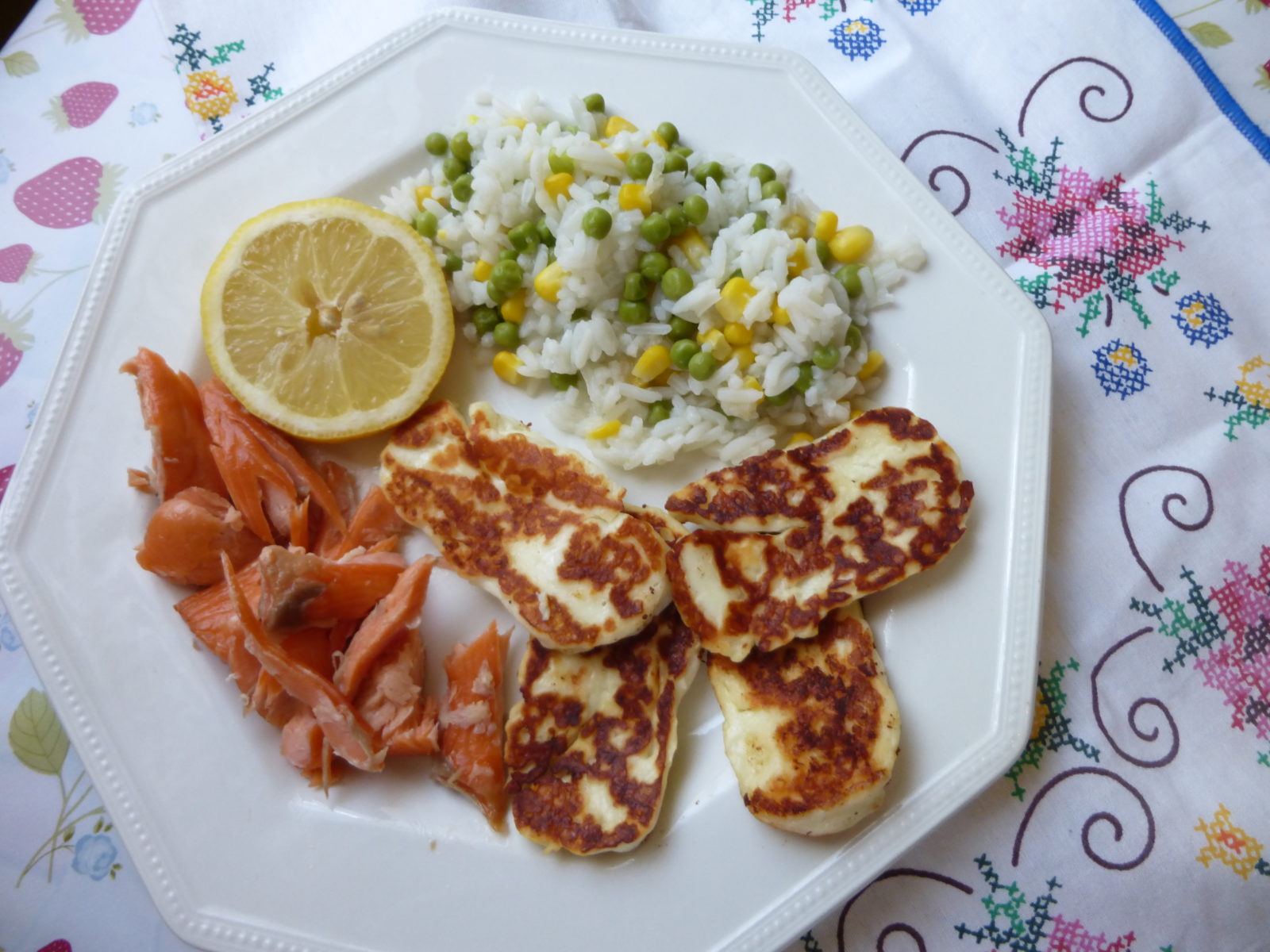 15 minute meals: Honey roast salmon with grilled halloumi and rice!